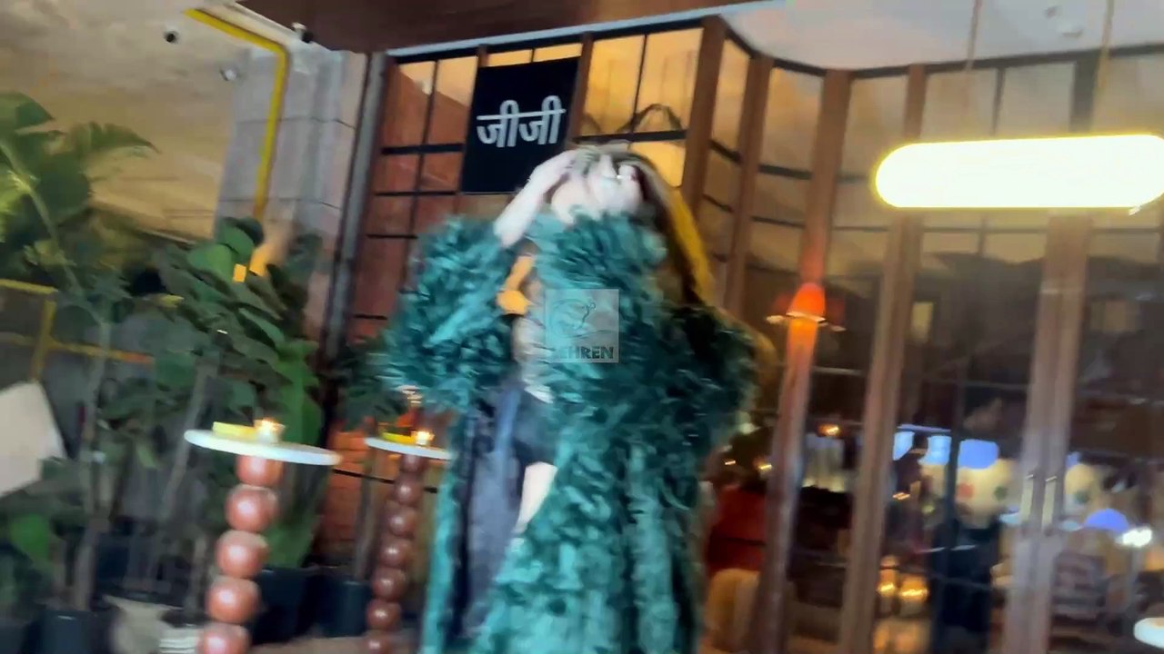 Kangana Sharma's Black-Bold Look For Her Dinner Date Is Just Bomb!