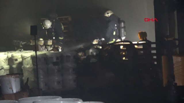 Ambulans gelene kadar yaralı itfaiye erine ayran ve su ikram ettiler