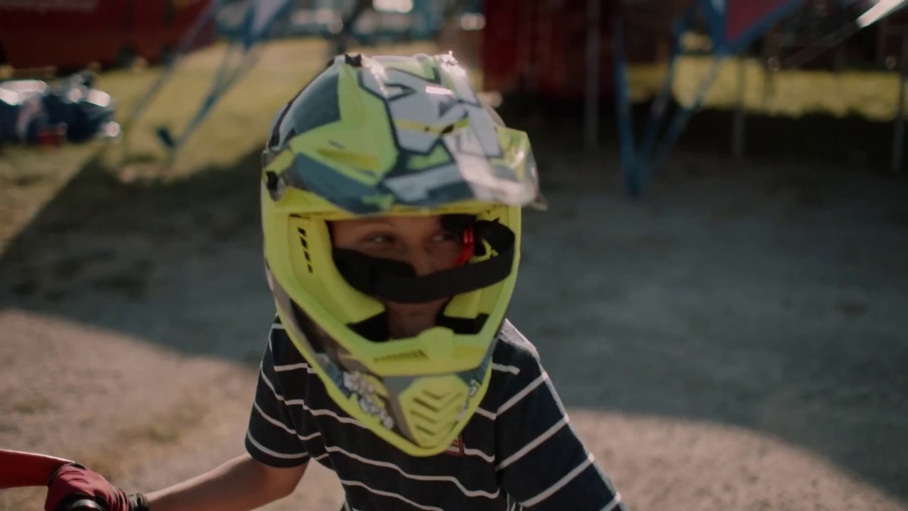 Zirkuskind - Trailer (Deutsch/English Subs) HD