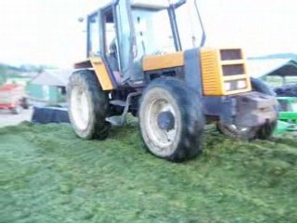 L'ensilage 2008 chez mathieu 9 !