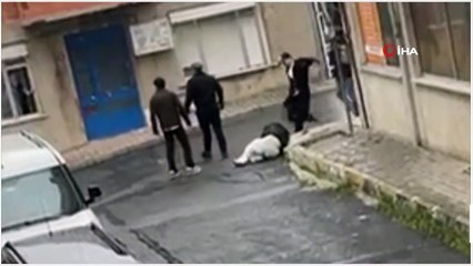 İstanbul'da dehşet veren görüntüler! Tartıştıkları kişiyi sokak ortasında dövdüler