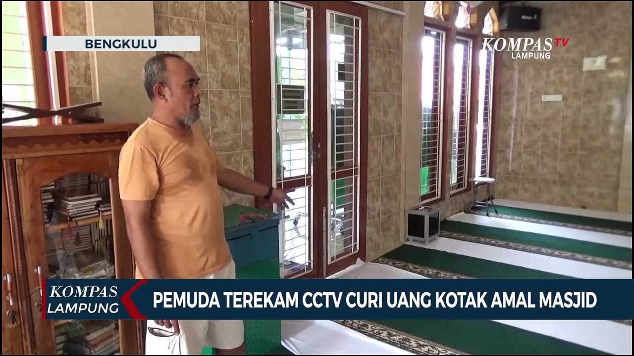 Aksi Pemuda Terekam Cctv Curi Uang Kotak Amal Masjid