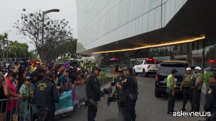 Shakira ricoverata a Lima per dolori addominali, salta il concerto