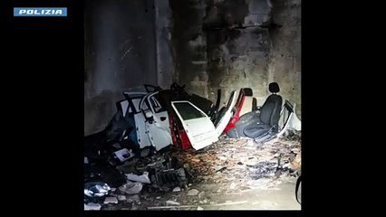 Il video dell'operazione della polizia sul deposito di auto rubate a Catania