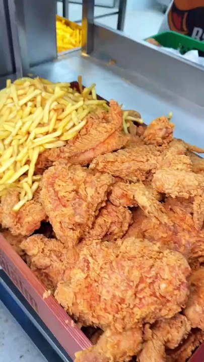 Follow for more ASMR videos🌮🍟 Credits: @chickenbalalm #mukbang #asmr #fastfood #asmreating