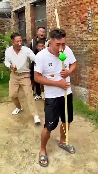 The Screaming Frog endures the pain challenge🤣Funny Video