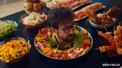 Luoghi comuni, no grazie. Nuovo spot sui villaggi per Alpitour World