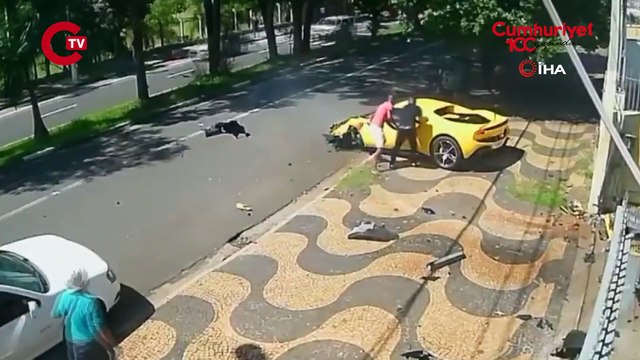 Ferrari ile hız tutkusu evin duvarında bitti: Ölümden kıl payı kurtuldu