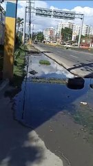 Denuncian colapso de drenaje en la Av. Charles de Gaulle