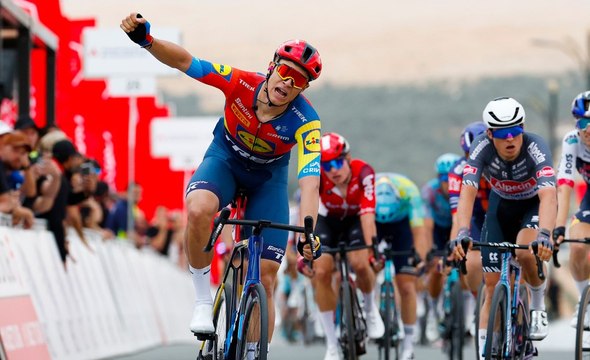 Cycling - UAE Tour 2025 - Jonathan Milan too powerful on Stage 1, Jasper Philipsen relegated... Tadej Pogacar already on attack !