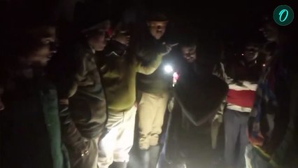 Crazy lover Crazy demand: প্রেমিকাকে পেতে সটান উঁচু টাওয়ারে উঠল প্রেমিক! তারপর কী হল দেখুন