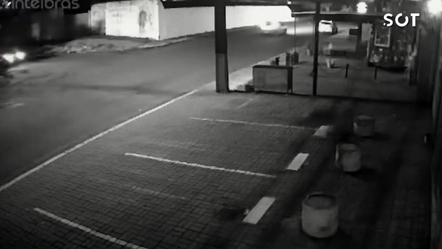 Colisão entre motos deixa três feridos no Bairro Floresta, em Cascavel