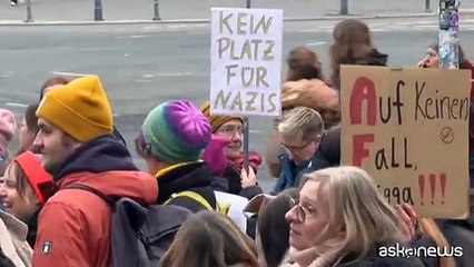Germania, Nonne contro la destra in piazza: "Non c'è posto per i Nazi"