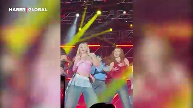 Türkiye'nin yeni kadın şarkıcı grubu Manifest ten ilk konserinde büyüleyen performans: Büyüyen ilgiye yakışan katılım