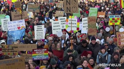 Dopo le frasi di Vance, in migliaia a Berlino contro AfD al governo