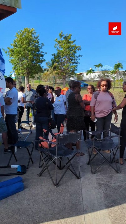 [ GUADELOUPE ] Les enseignants du lycée Yves Leborgne vent debout contre les suppressions de postes