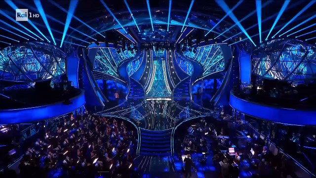 Sanremo 2024 - Alfa con Roberto Vecchioni canta Sogna ragazzo sogna