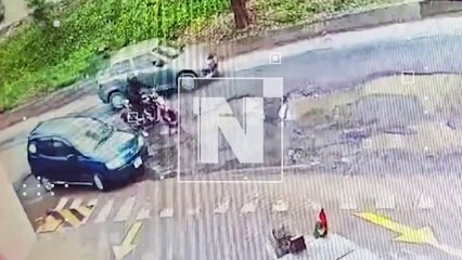 ¡Peligroso! Motociclistas sufren caídas en la avenida Circunvalación a causa de los baches