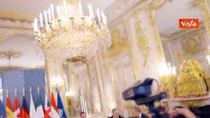 Vertice informale sull'Ucraina a Parigi, il giro tavolo dei leader all'Eliseo
