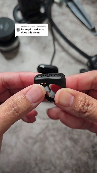 Scrolling Ring to Scrolling social media or turn pages without using your fingers.