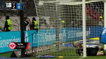 Frankfurt close in on Champions League spot with Kiel win