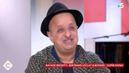 « Je fais les devoirs avec lui » : Booder fait de jolis confidences sur son fils dans C A Vous (VIDEO)