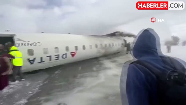 Kanada'da Yolcu Uçağı Ters Döndü: 8 Yaralı