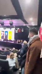 CHP Beykoz ilçe Başkanı Mahir Taştan toplantıyı terk etti.