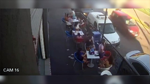 Escapaba de un control y atropelló a varios chicos y a una mujer