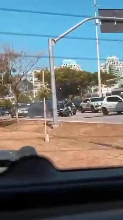 Policial civil atira 6 vezes e fere motorista de carro em briga de trânsito; assista