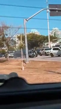 Policial civil atira 6 vezes e fere motorista de carro em briga de trânsito; assista