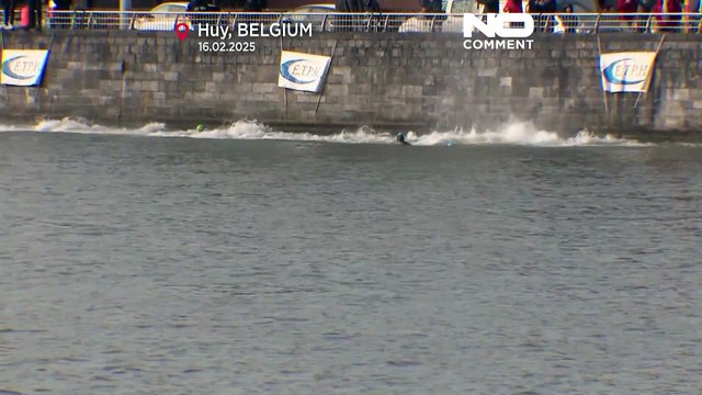 Schwimmer trotzen dem eisigen Wasser der Maas in Huy