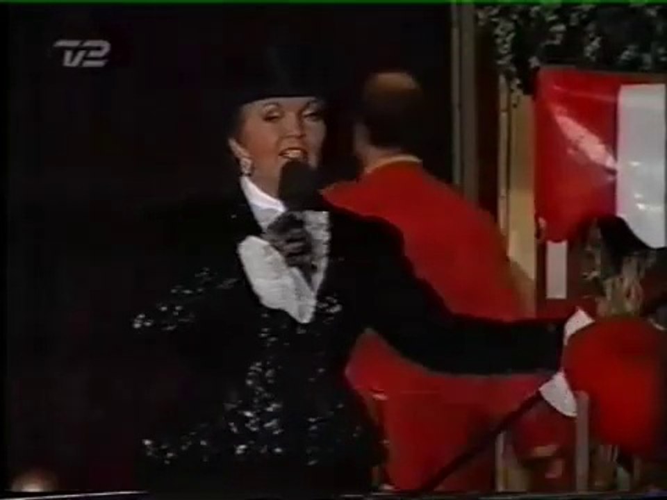 Clarrison´s Hot Dogs - 1. afdeling - GALLA PROGRAM 1998 (Optaget på VHS bånd) Cirkus Benneweis | TV2