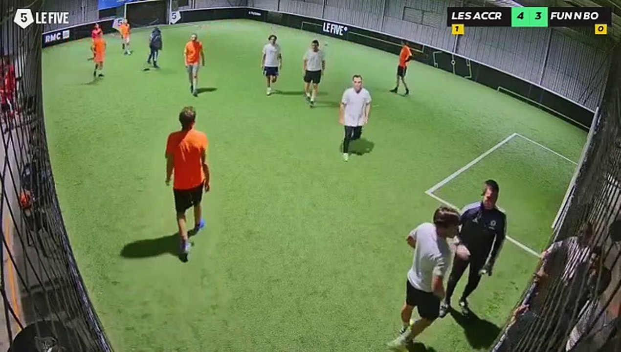 LES ACCROS - FUN N BOOZES 17/02 à 20:37 - Football Terrain 2 (LeFive Pau)