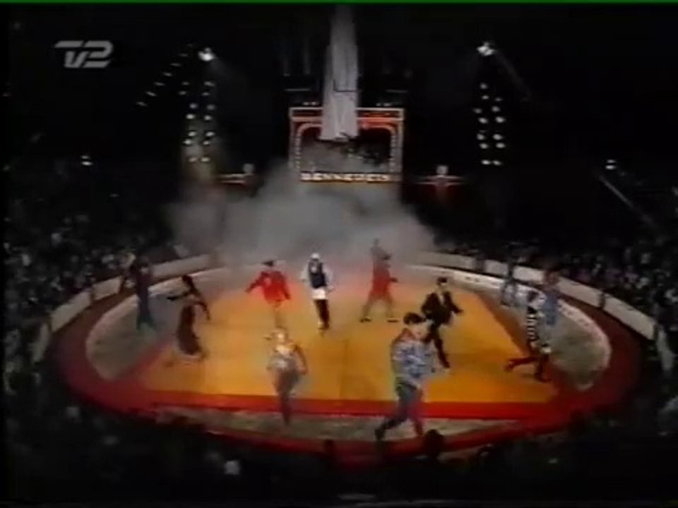 Klip med alle optrædende i nordens største cirkus - 111 års Galla Program fra 1887 til 1998 (Optaget på VHS bånd) Cirkus Benneweis | TV2