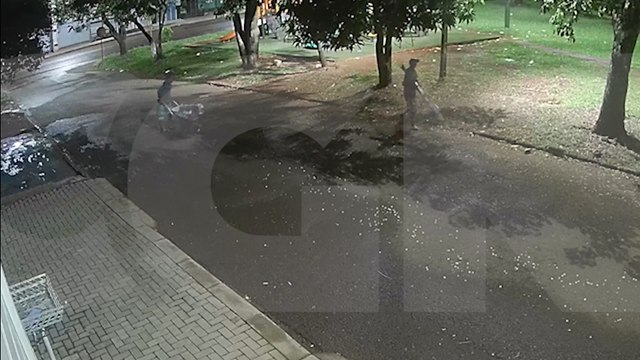 Câmeras flagram suspeitos saindo de obra no Interlagos com objetos furtados