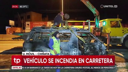 Por más de una hora, un minibús ardió en plena carretera Cochabamba-Santa Cruz