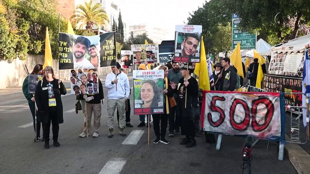 Familiares de rehenes israelíes en Gaza se manifiestan por los 500 días de cautiverio