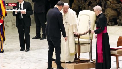 L'inquiétude grandit autour de la situation du pape, toujours hospitalisé