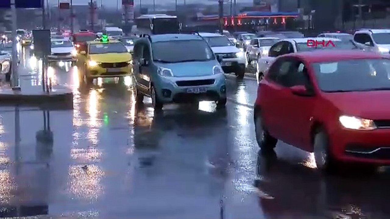 İstanbul- İstanbul'da yağmur etkili oluyor / Ek görüntüyle