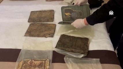 Mersin'de 6 el yazması kitap ele geçirildi