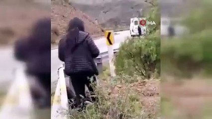 Yolcu otobüsü uçurumdan yuvarlandı: 31 ölü