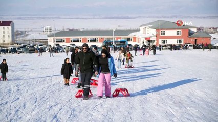 Düşe kalka eğlence: Bebeğinden yaşlısına herkes burada!