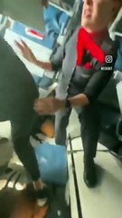 Las impactantes imágenes de un pasajero de Delta Airlines que graba el momento en que es rescatado