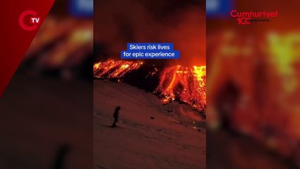 Etna Yanardağı'nda volkanik patlamalar devam ederken insanlar, yanardağın yanında kayak yapmaya devam etti.
