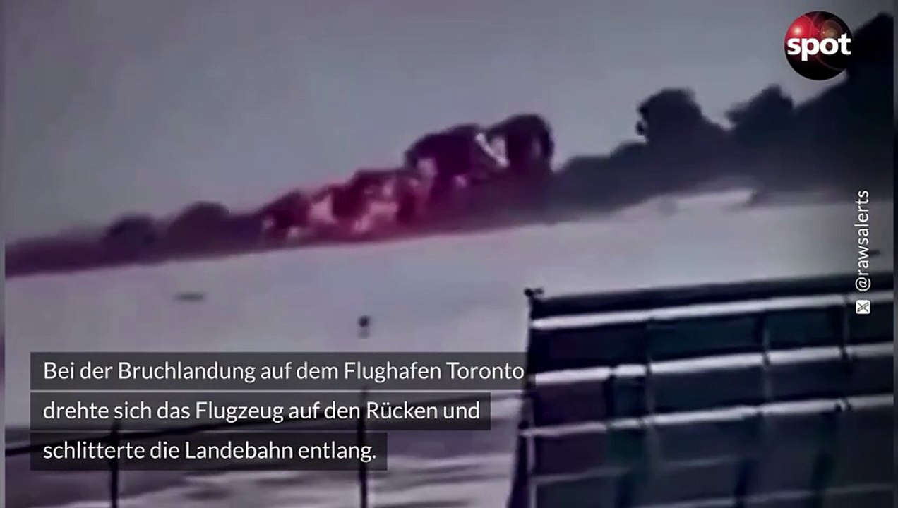Passagiermaschine verunglückt und landet auf dem Dach