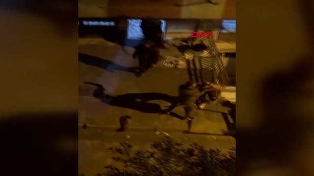 İstanbul'da iki aile arasında çıkan döner bıçaklı kavga kamerada