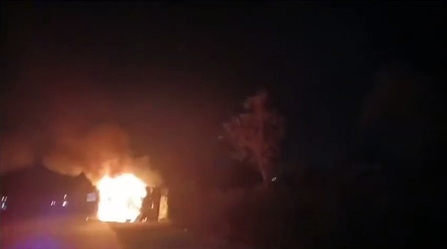 कोयला लदा ट्रेलर जलकर खाक