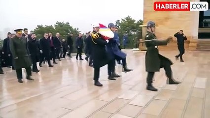 Türkiye'ye ayak basan Zelenski'nin ilk durağı Anıtkabir oldu