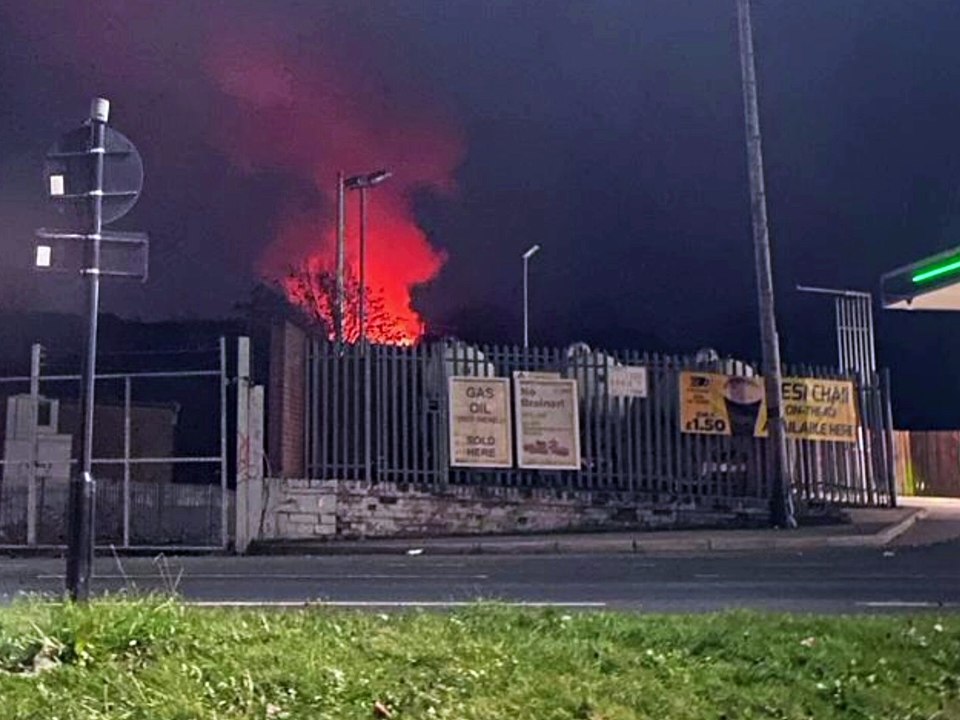 Video shows Darnall fire, viewed from Greenland Road, Sheffield